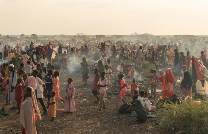 South Sudanese returnees and Sudanese refugees entering South Sudan through the Joda crossing point in November 2023. © UNHCR/Ala Kheir