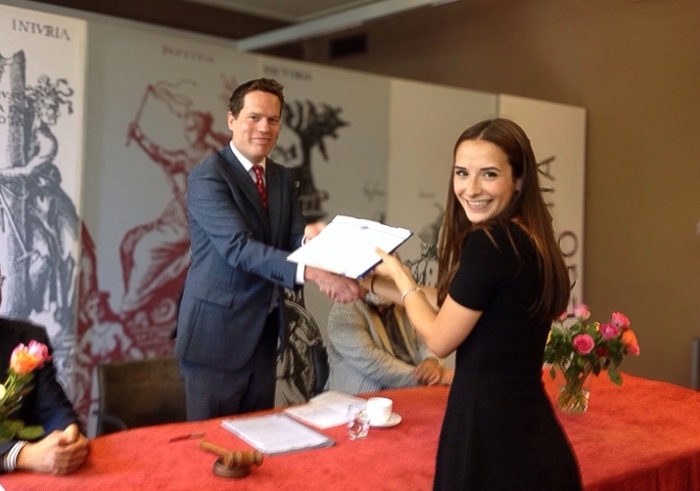 Marisse van Os receives her degree