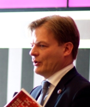 Pieter Omtzigt and profile during a meeting