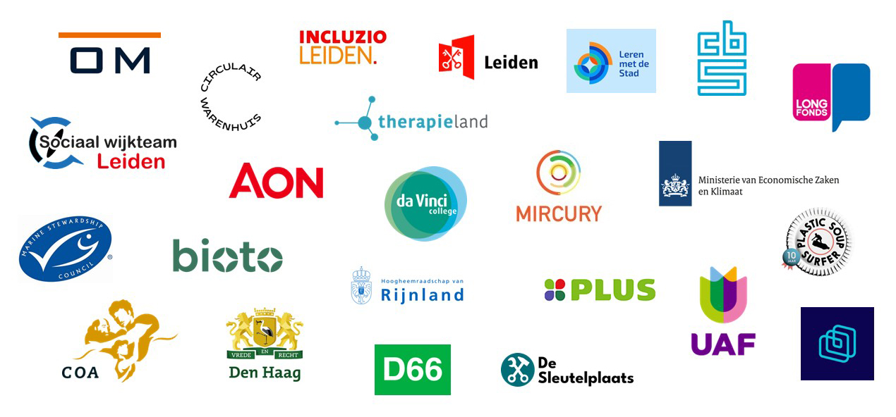 The partner organisation logo's of the Leiden Leadership Programme: Openbaar Ministerie, Circulair Warenhuis, Incluzio Leiden, Gemeente Leiden, Leren met de Stad, CBS, Longfonds, Sociaal wijkteam Leiden, AON, Da Vinci College Leiden, Mircury, Ministerie van Economische Zaken, Marine Stewardship Council, Bioto, Hoogheemraadschap Rijnland, PLUS-supermarkten, UAF, Plastic Soup Surfer, COA, Gemeente Den Haag, D66, De Sleutelplaats