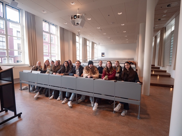 Group photo featuring Mila den Boer, Jessie Aartman and others