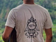T-shirt with on the back the symbol of Machra - a cornupia