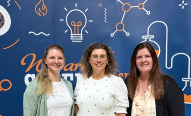 Deze drie onderzoekers doen onderzoek naar slagaderkalking: Laura Bosmans, Ilze Bot en Amanda Foks