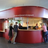 De balie van het onderwijs servicepunt